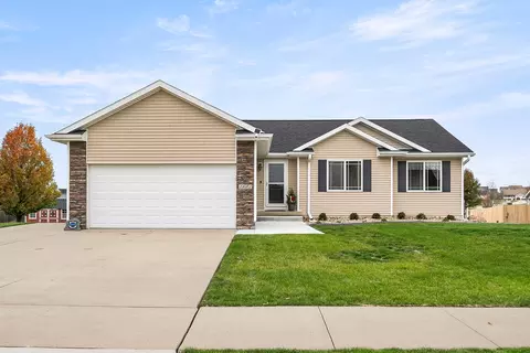 2801 SE Stone Ridge St, Grimes, IA 50111