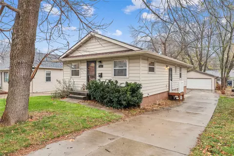 102 Davis Ave, Des Moines, IA 50315