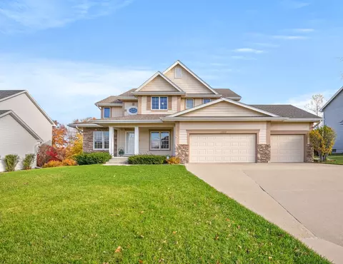 1585 NW 124th St, Clive, IA 50325