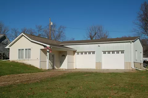 217 E Franklin St, Lacona, IA 50139