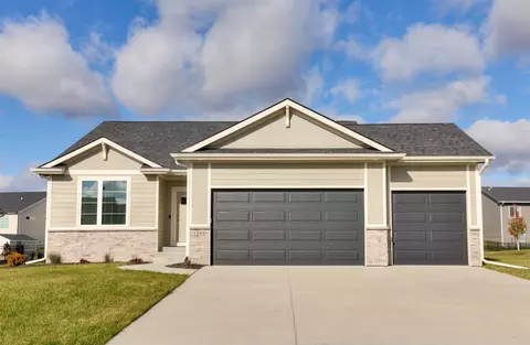 1101 NE 21st St, Grimes, IA 50111