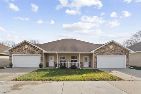 1005 Grant St S #4, Bondurant, IA 50035