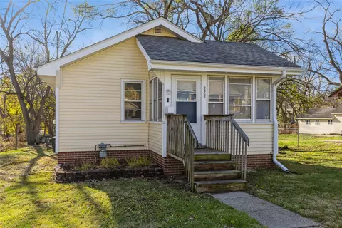 2806 Payne Rd, Des Moines, IA 50310