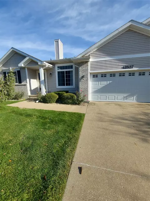 12527 Douglas Pkwy, Urbandale, IA 50323