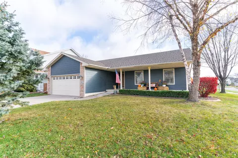 2013 Country Cove Ln, Altoona, IA 50009