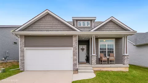 355 SE Hollow Ct, West Des Moines, IA 50265