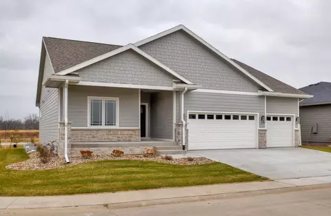 8908 Beery Pl, Johnston, IA 50131