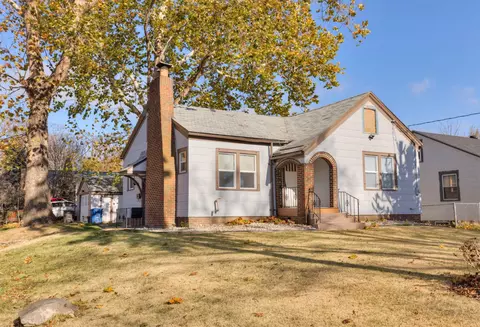 2425 Prospect Rd, Des Moines, IA 50310