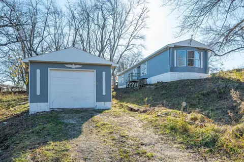8438 Tulip Ct, Dexter, IA 50070