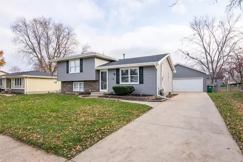 517 NW Morningside Dr, Grimes, IA 50111