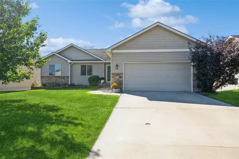 800 Sunridge Dr, Carlisle, IA 50047