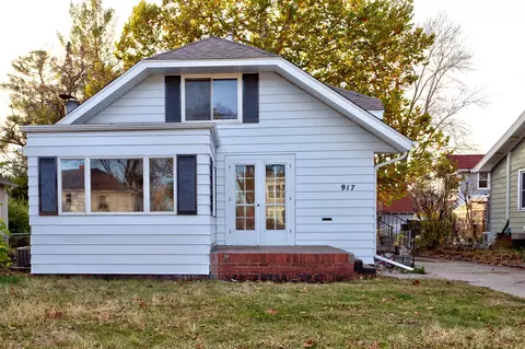 917 Grand Ave, Ames, IA 50010