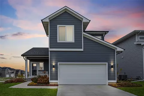 701 SE 69th St, Pleasant Hill, IA 50327
