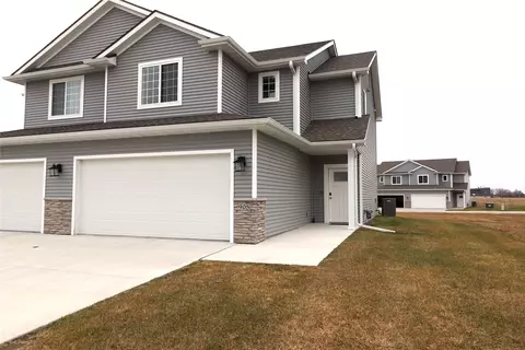 905 Kinney Cir NE, Bondurant, IA 50035
