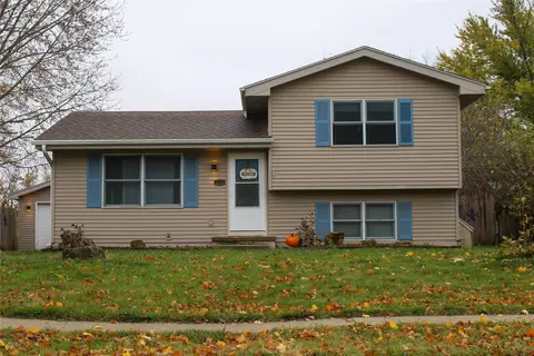 2114 Shady Lane Dr, Norwalk, IA 50211
