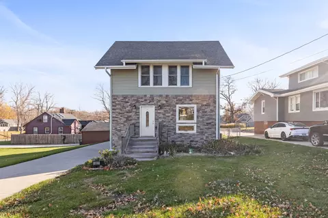 683 42nd St, Des Moines, IA 50312