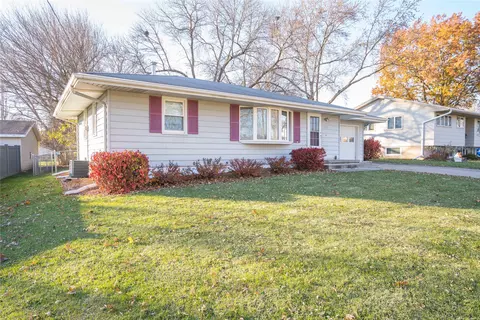 500 N 5th St, Carlisle, IA 50047