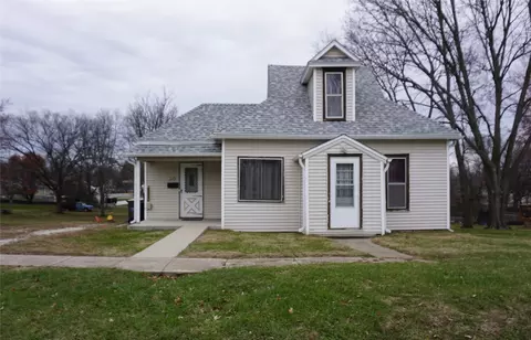 513 W Hutchings St, Winterset, IA 50273