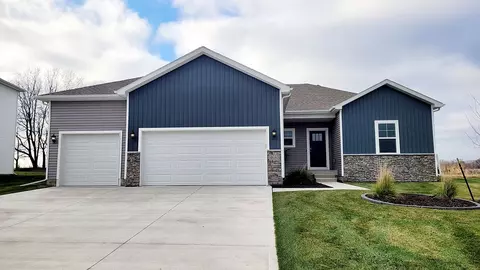 17235 Hickory Dr, Urbandale, IA 50322