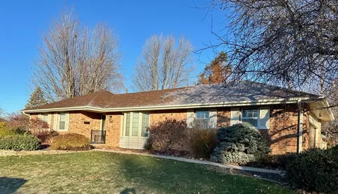 1448 N 6th Ave E, Newton, IA 50208