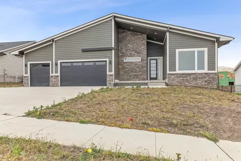 17795 Valleyview Dr, Clive, IA 50325