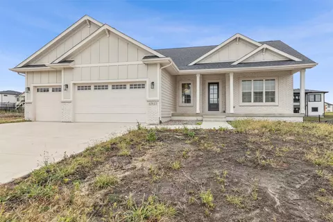 17627 Valleyview Dr, Clive, IA 50325