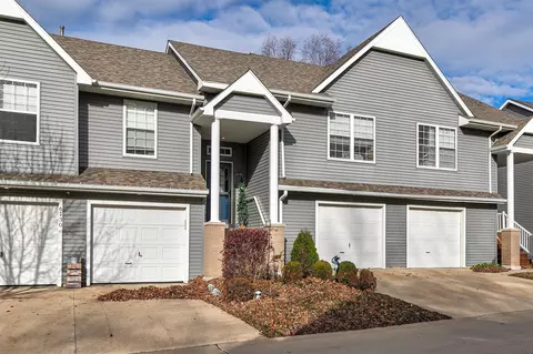 6128 Hickory Ln, Urbandale, IA 50322