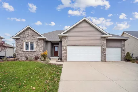 8035 Aspen Dr, West Des Moines, IA 50266