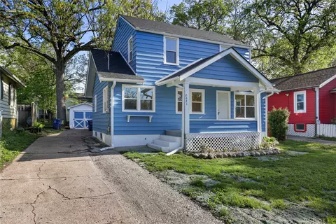2621 Prospect Rd, Des Moines, IA 50310