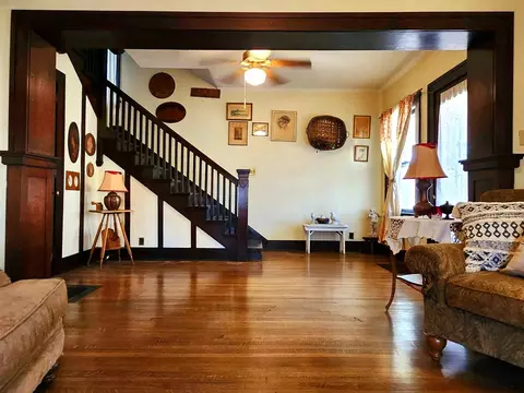 1439 E Walnut St, Des Moines, IA 50316