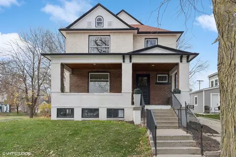 218 S 2nd St, Knoxville, IA 50138