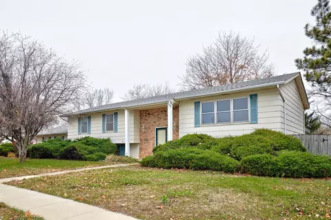4283 Lakewood Dr, Norwalk, IA 50211