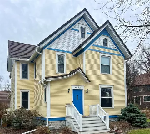 1422 Broad St, Grinnell, IA 50112