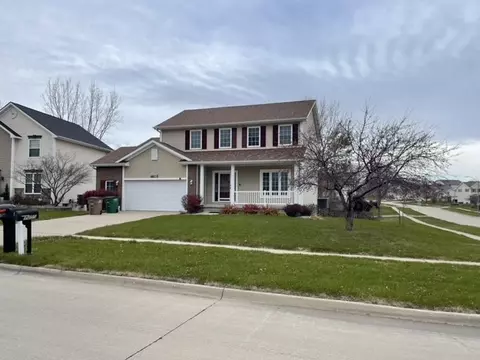 4605 Meadow Valley Dr, West Des Moines, IA 50265