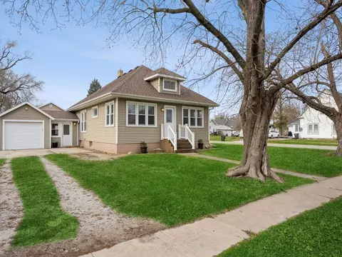 502 9th Ave, Sully, IA 50251