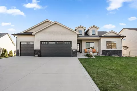1605 NW Prairie Creek Dr, Grimes, IA 50111