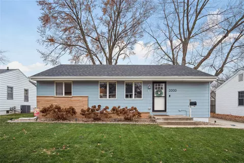 2000 Locust St, West Des Moines, IA 50265