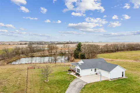 2990 214th Trl, Winterset, IA 50273