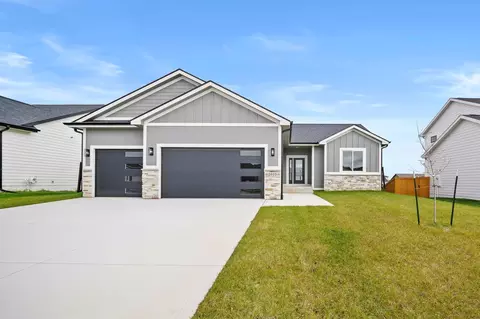 2605 Serenity Dr, Waukee, IA 50263