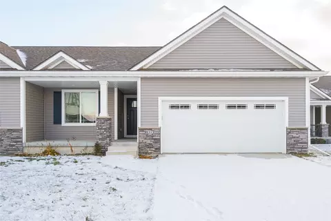 617 3rd St NW, Bondurant, IA 50035