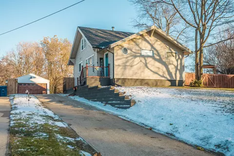 2617 56th St, Des Moines, IA 50310