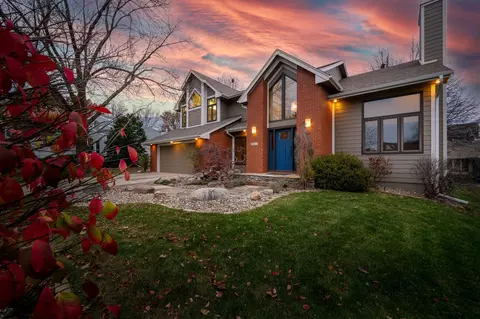 9611 Alpine Dr, Urbandale, IA 50322