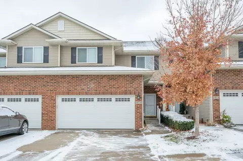 3414 84th St #9, Urbandale, IA 50322