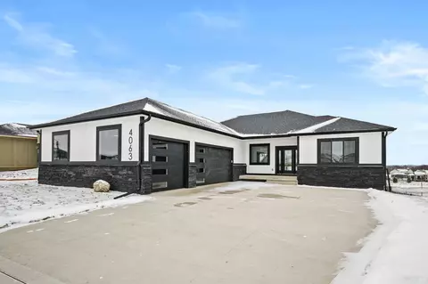 4063 Westgate Pkwy, Clive, IA 50325