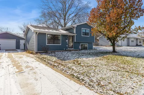 1020 7th St NW, Altoona, IA 50009