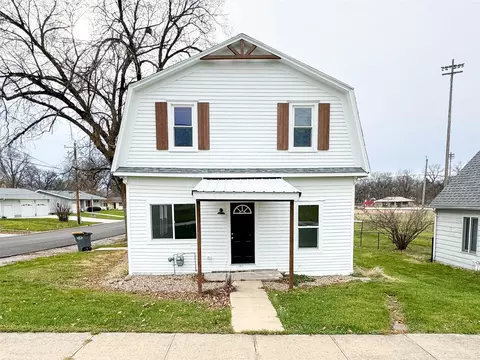 301 W Washington St, Exira, IA 50076
