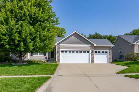 14611 Hickory Dr, Urbandale, IA 50323