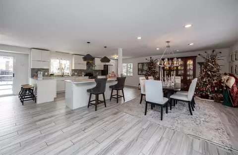 10498 Ricardo Rd, Clive, IA 50325
