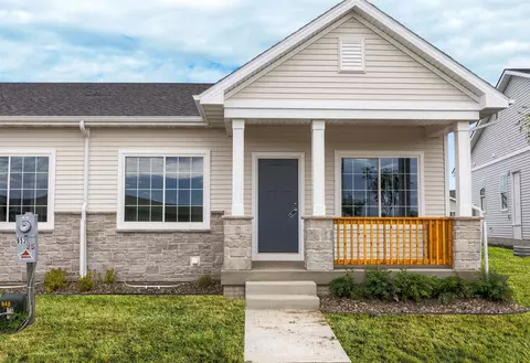 948 Sawgrass Dr, Norwalk, IA 50211