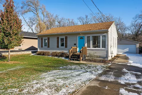 647 13th St, West Des Moines, IA 50265